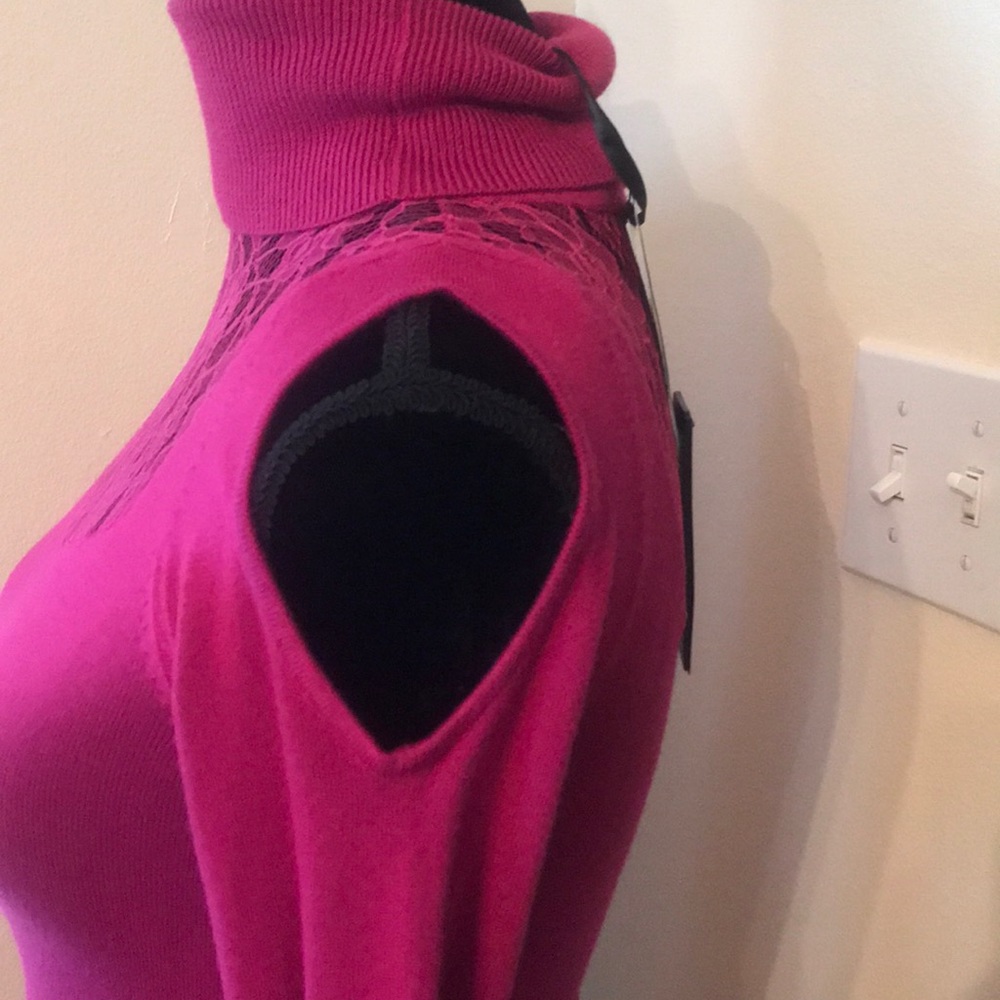 💕Guess  Cold shoulder Turtle neck sweater 💕 - Picture 4 of 8
